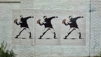 Un jurado rechaza acusar al hombre que lanzó un sándwich a un policía en Washington