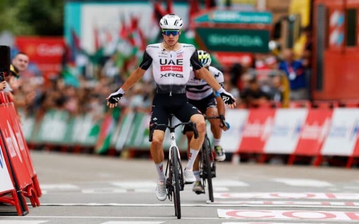 La Vuelta a España 2025: Juan Ayuso da cachetada a UAE al ganar la Etapa 12 | Video