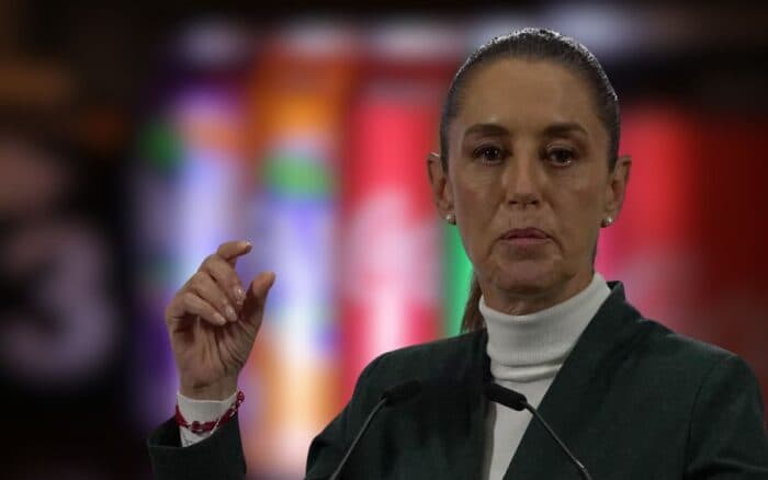 Sheinbaum defiende IEPS a refrescos como medida de salud pública