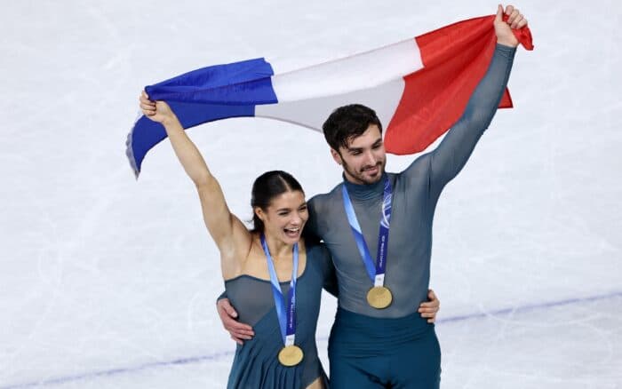 Milano-Cortina 2026: Conquista pareja francesa el oro en la danza sobre hielo | Video