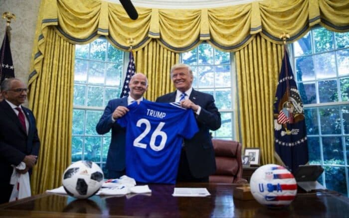 Trump felicita al 'gran líder' Infantino por sus 10 años al frente de la FIFA | Video
