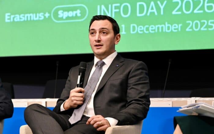 UE considera un grave error levantar la sanción a nadadores rusos y bielorrusos