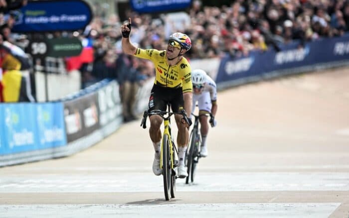 Ciclismo | Van Aert doblega a Pocagar y se corona en la París Roubaix 2026 | Video