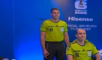Mundial 2026: ¿Hizo el árbitro australiano un gesto de supremacía blanca? | Video
