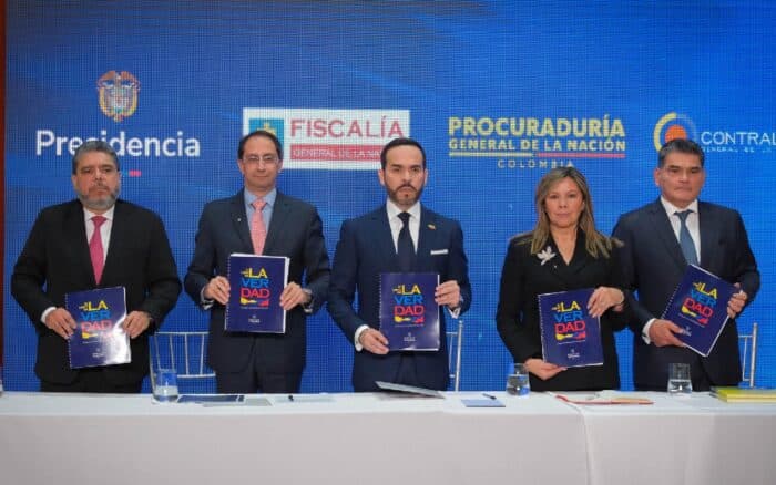De la Espriella presenta casos de presunta corrupción del gobierno de Petro