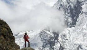 Prohíbe Nepal escalar en solitario el Everest (Video)