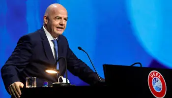 Gianni Infantino condena agresión al árbitro turco y pide 'seguridad para todos'
