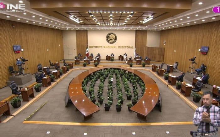 Definen lista de 100 aspirantes para tres plazas en el Consejo del INE