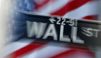 "Índice del miedo" azota bolsas de Wall Street con alza récord