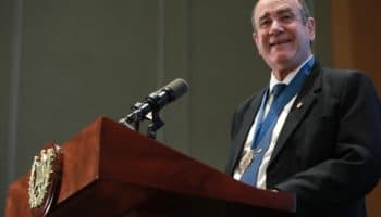 Giammattei rechaza sanciones de EU, dice que nada impedirá la alternancia