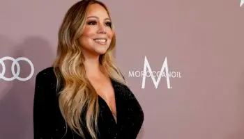 Mariah Carey cambia su tradicional video navideño y llama a votar