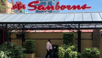 Banda de asaltantes roba joyería y relojes en Sanborns de Benito Juárez