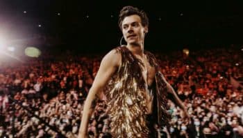 Harry Styles fue golpeado en la cara con un objeto en concierto