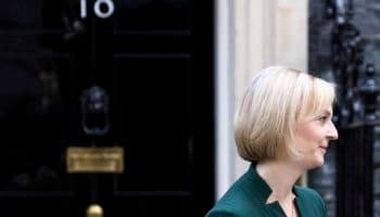 Liz Truss abandonó Downing Street y defendió las medidas tomadas por su gobierno