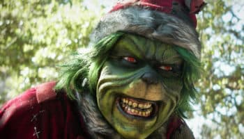 'El Grinch' se convierte en un asesino y arruinará la Navidad en 'The Mean One' | Video