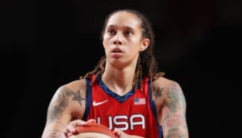 Libera Rusia a Brittney Griner al intercambiarla por Viktor Bout | Video