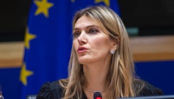 Detienen a vicepresidenta del Parlamento Europeo por presunta corrupción ligada a Qatar