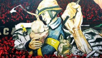 Proteo es homenajeado por la afición turca en la Europa League