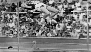 Fallece Dick Fosbury, quien revolucionó el salto de altura | Video
