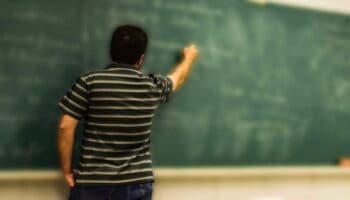 Publicará gobierno federal decretos sobre movilidad docente y edad de jubilación