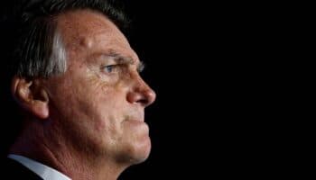 Por acoso recurrente a la prensa, tribunal multa a Bolsonaro