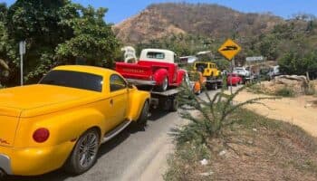 Trasladan 12 vehículos de colección decomisados a la Familia Michoacana en Guerrero