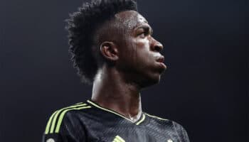 Condecoran a Vinicius en ceremonia de ley contra el racismo en Río de Janeiro