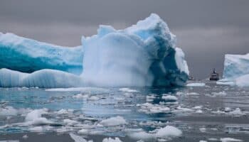 Detectan presencia de nicotina y antidepresivos en aguas de la Antártida