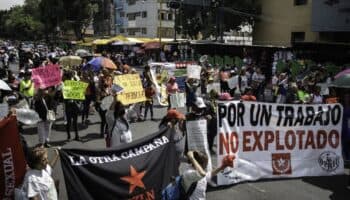 Miles marchan en CDMX por Día del Trabajo