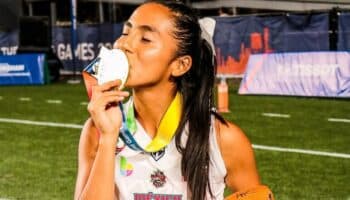 Diana Flores conquista los Sports Emmy; gana dos premios