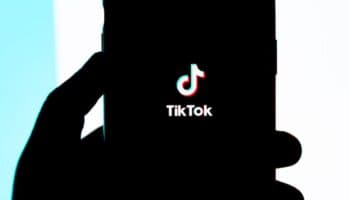 ¿Qué es el 'chroming'? El reto de TikTok que provocó la muerte de una niña de 13 años