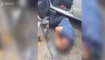 Conductor atropella a 6 en Edomex y policía lo rescata de linchamiento | Video
