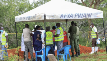 Kenia acusa al líder de una secta religiosa del asesinato de 191 niños