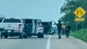 Aristegui en Vivo: Preparan entrega de AICM a Marina; disuelven consejo electoral opositor; levantan a 14 policías en Chiapas y más