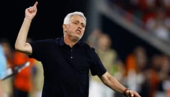 UEFA sanciona a Mourinho con cuatro partidos por insultar al árbitro Taylor