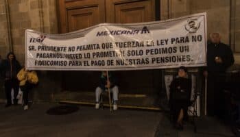 Gobierno apoyaría a empresa que compre Mexicana: AMLO