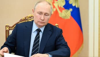 Putin ratifica ley que prohíbe cirugías de reasignación de sexo