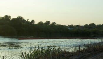 Casa Blanca tacha de 'despreciable' el trato de policías texanos a migrantes: Esquivel