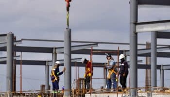 Producción industrial hila cuatro caídas con baja de 1.4% en noviembre