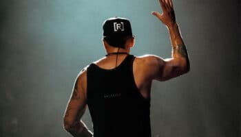 Reaparece Residente con video: 'Esta semana viene fuego'