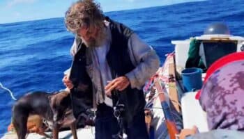 Difunden rescate de náufrago y su perra por buque atunero