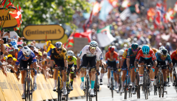 El Tour regresa a una Francia marcada por disturbios