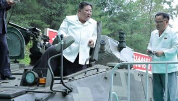 Kim Jong Un visita planta de misiles
