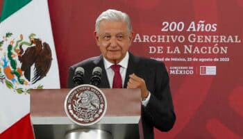 AMLO celebra 200 años del AGN y promete abrir los documentos
