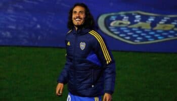 Boca Juniors presenta a Cavani frente a miles de aficionados en La Bombonera