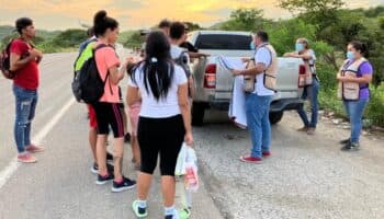 Voluntarios han entregado más de 4 mil alimentos a migrantes que cruzan el Istmo de Tehuantepec