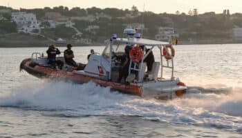 Mueren 41 migrantes en naufragio frente a la isla italiana de Lampedusa