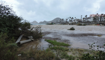 Videos | Así se vive la llegada del Huracán Hilary a BCS