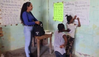 Chiapas: Maestra hondureña abre escuela para hijos de solicitantes de asilo