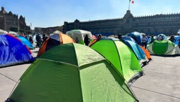 Video | Maestros instalan plantón en el Zócalo a días de celebrar Fiestas Patrias